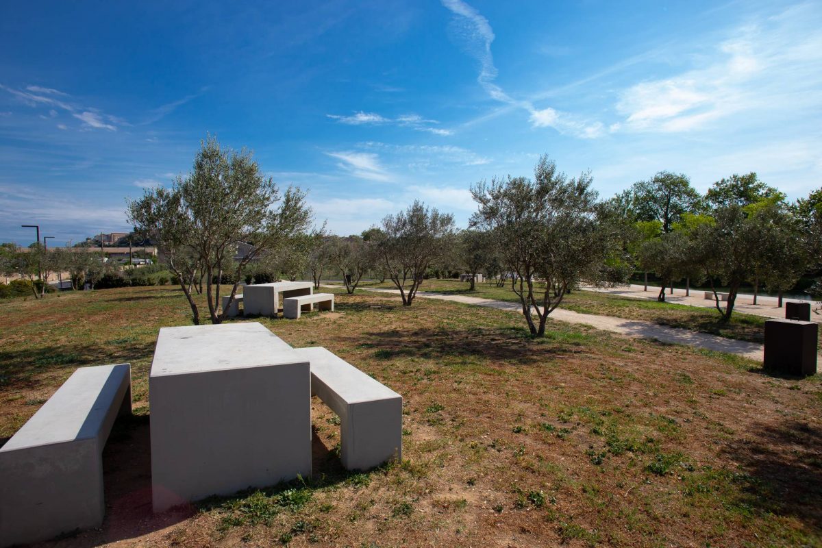 Aire de pique-nique au bas des 9 écluses de Fonseranes à Béziers