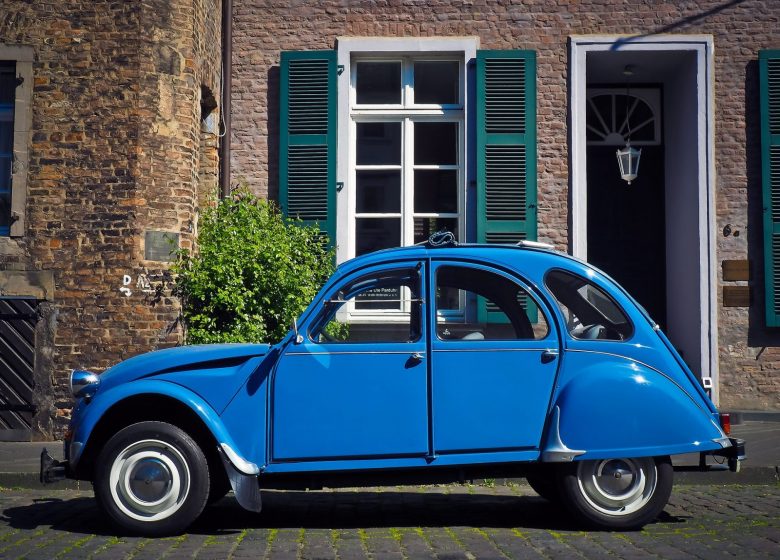 DEUCHE FAMILY : SPÉCIALISTE DE LA LOCATION DE 2CV AVEC OU SANS CHAUFFEUR