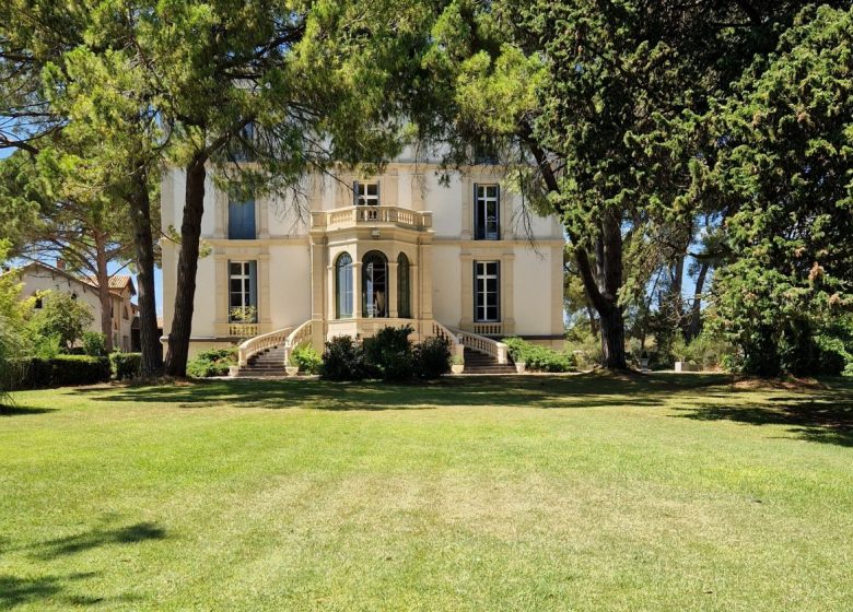 GÎTES LES PALMIERS-CHÂTEAU DE BAYSSAN