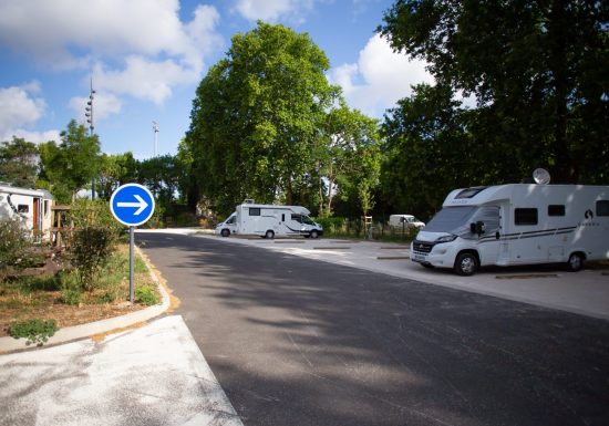 AIRE DE STATIONNEMENT POUR CAMPING-CARS DE SAUCLIERES