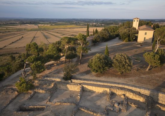 ENSERUNE. OPPIDUM ET MUSÉE ARCHÉOLOGIQUE