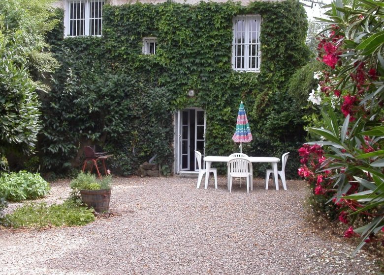 GÎTE EN LANGUEDOC, PROCHE DE LA MER, ANIMAUX ADMIS.